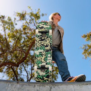 Skateboard Élégance intemporelle : Illustration forestière Vi