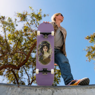 Skateboard Elégant Mucha Style Portrait d'une belle femme