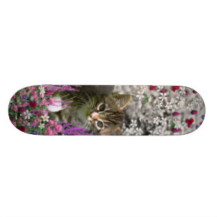 Skateboard Emma en fleurs I - petit chat gris de Kitty