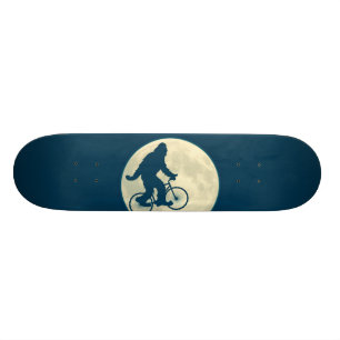 SKATEBOARD ESCALADE DE LUNE BLEUE SUR UN VÉLO