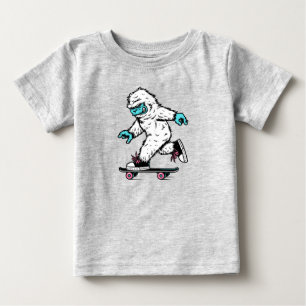 Skateboard fahrender Bigfoot Sasquatch Wildtier Baby T-shirt