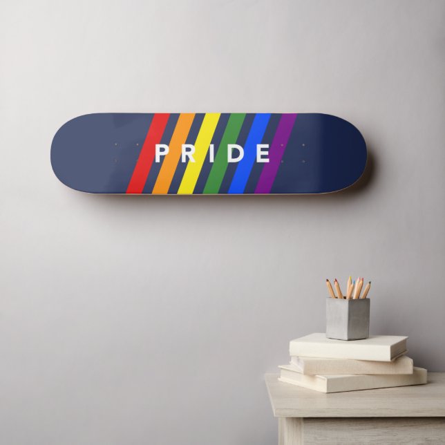 Skateboard FIDE Diagonal LGBT Rainbow Stripes sur Navy Blue (Art mural (Horz))