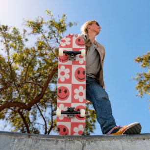 Skateboard Fleurs À damiers et visages heureux rouge