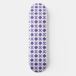 Skateboard Fleurs violettes sur fond clair
