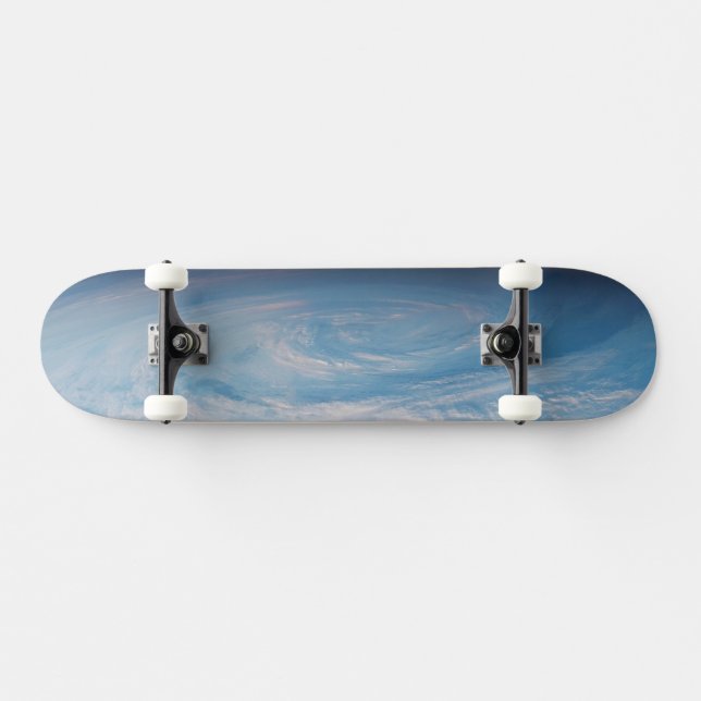 Skateboard Formation De Nuages Circulaires Sur L'Océan Pacifi (Horz)