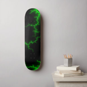 Skateboard Frappes de foudre verte Alien en Pitch noir