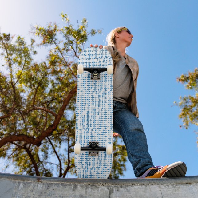 Skateboard für blaues Dreieck - Geometrische Kunst (Außenbereich 1)