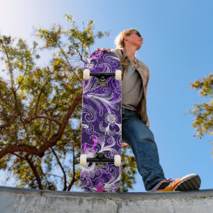Skateboard für lila, weiße und rosafarbene Blütenb