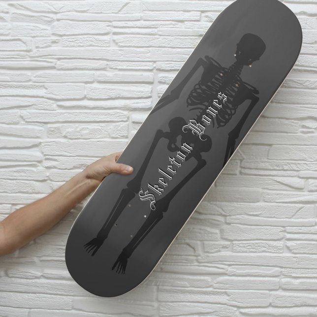 Skateboard gothique personnalisé (Spooky Skeleton Skateboard with space for your name)