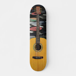 Skateboard Guitare acoustique et albums de vinyle Rock n Roll