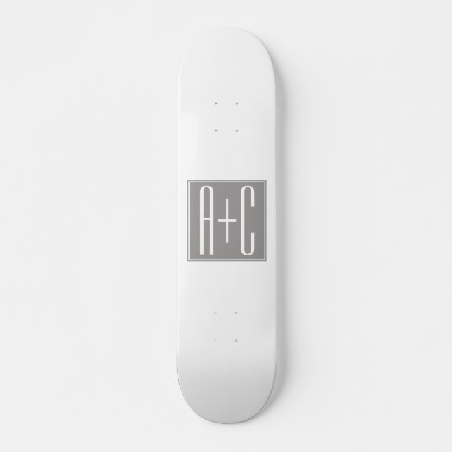 Skateboard Initiales de couple modifiables | Blanc et gris (Devant)