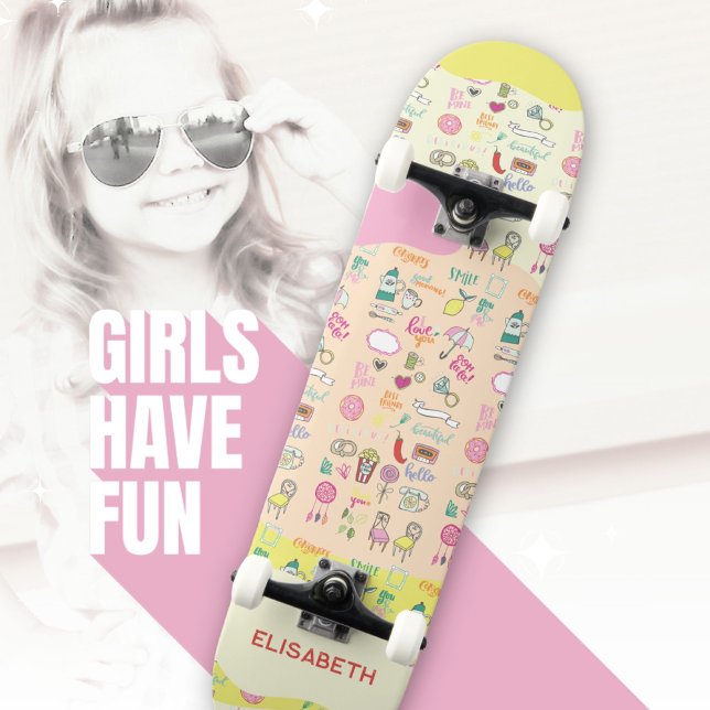 Skateboard Joli Pink Pastel Doodle Motif Girls Nom Fun (Cute Pastel Doodle Pattern Girls Name Fun Skateboard ©Susanne Sachers - Sunny Wanderlust 🌞✈️)