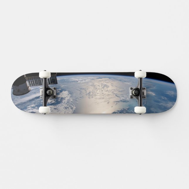 Skateboard La Station Spce Internationale Au-Dessus De L'Atla (Horz)