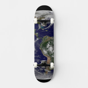 Skateboard La Terre Pleine Montre Des Systèmes À Faible Press