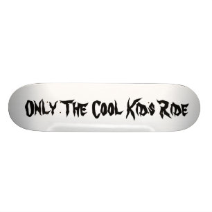 Skateboard Le cool badine la planche à roulettes