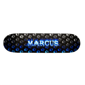 Skateboard Le feu de planche à roulettes de Marcus et