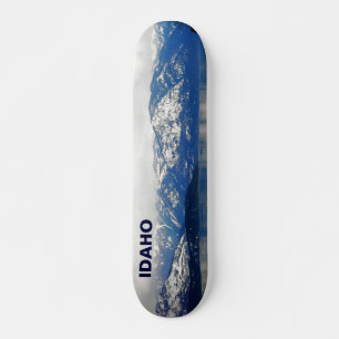 Skateboard Les Montagnes Au Bord Du Lac