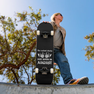 SKATEBOARD LES POULES LES PLUS COLORÉES SONT NÉES EN AOÛT