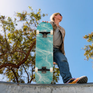 Skateboard les vagues de la mer