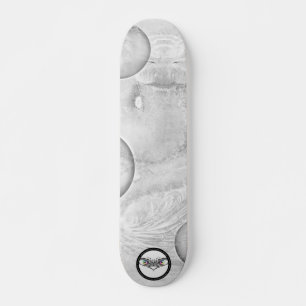 Skateboard Léviathan de la boule de dragon Ligne noire émerge