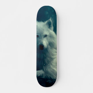 Skateboard Loup blanc dans la forêt nocturne