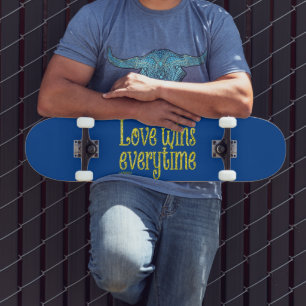 Skateboard LOVE GAGNE CHAQUE JOUR de la Saint-Valentin