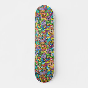 Skateboard Mélange de doodles drôles dans un motif de carna