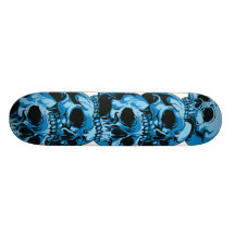 Skateboard mit blauem Schädel-Entwurf