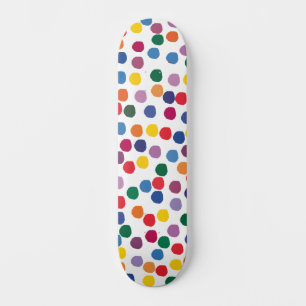 Skateboard mit bunten Punkten