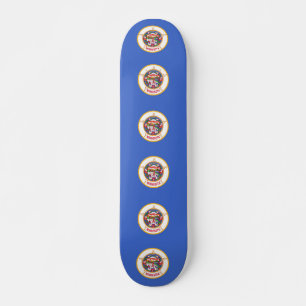 Skateboard mit der Flagge von Minnesota