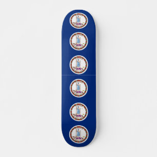 Skateboard mit der Flagge von Virginia