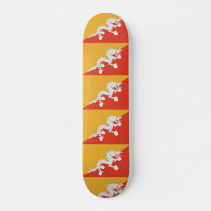 Skateboard mit Flagge Bhutans
