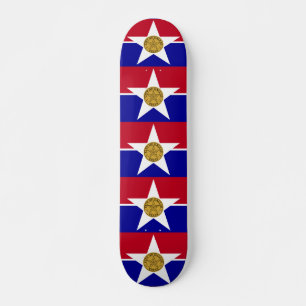 Skateboard mit Flagge von Dallas, USA