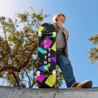 SKATEBOARD MODE DU NEON RETRO 80 EN MODE PATTERNEL EN FORME G