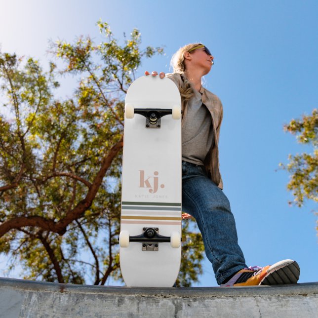 Skateboard Monogramme à rayures rétro chic (Extérieur 1)