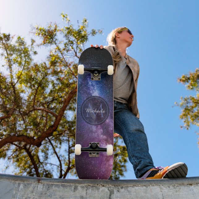 Skateboard Monogramme personnalisable à voie lactée (Extérieur 1)