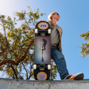 Skateboard Monogrammé tendance avec guitare