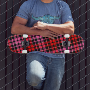 Skateboard Motif à carreaux tartan noir rouge rose