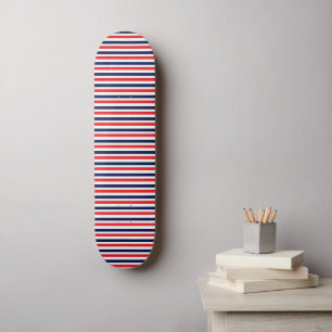 Skateboard Motif à rayures rouge, bleu et blanc