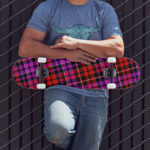 Skateboard Motif carreaux tartan noir rouge violet 