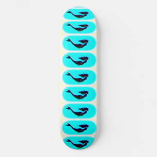 Skateboard natation noire de sirène
