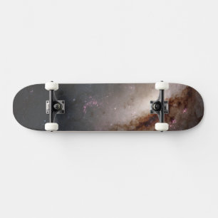 Skateboard Ngc 4258 Sous Formation D'Étoiles Intenses.