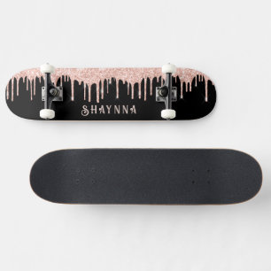 Skateboard Noir avec Parties scintillant roses Drivers Person