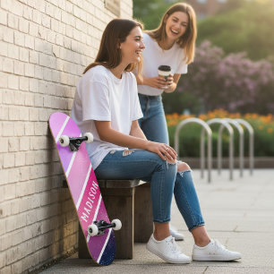 Skateboard Nom personnalisé Fille Rose Bandes Violettes