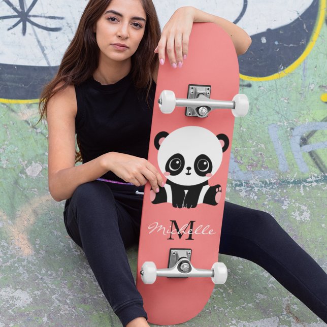 Skateboard Panda à assise mignonne Monogramme Saumon personna (Créateur téléchargé)