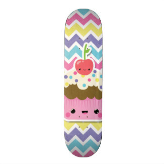 Skateboard Petit gâteau coloré de Kawaii sur des chevrons