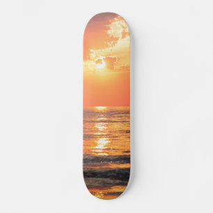 Skateboard Plage de Los Angeles en Californie au coucher du s