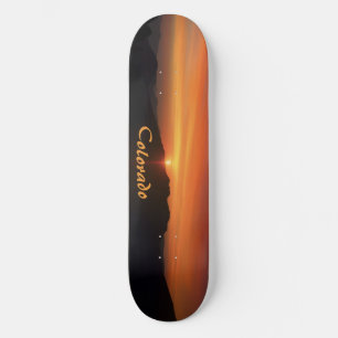 Skateboard planche à roulettes coucher de soleil montagne Col