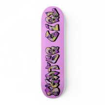 Planche à roulettes de graffiti de fille de