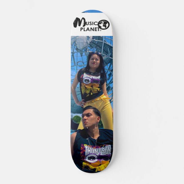 Skateboard PLANÈTE MUSICALE / Patinage d'essai (Recto)